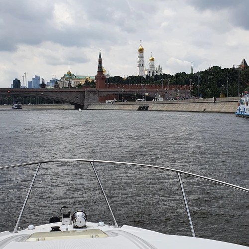 Москва в ладонях: прогулка на катере