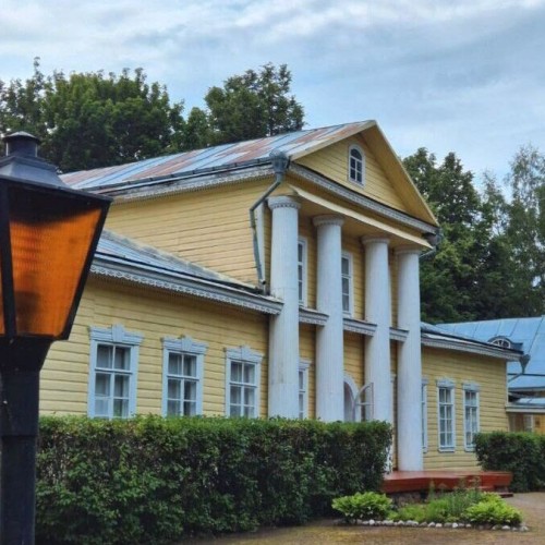 Из Москвы в Великие Луки на выходные с посещением усадеб и мини-концертом