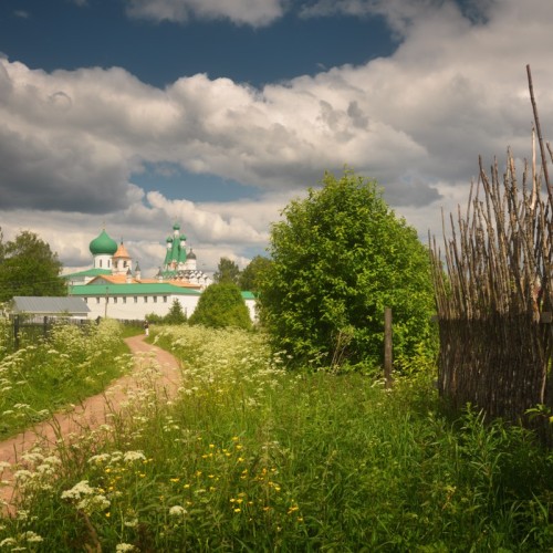 Из Петербурга к древним монастырям