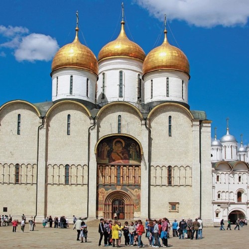 Детская экскурсия по территории Кремля