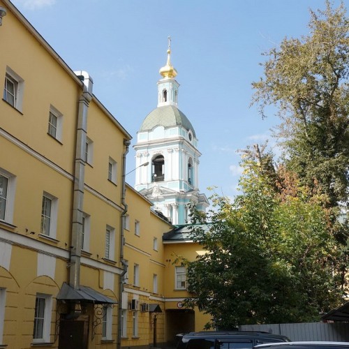 Гостиная горка на берегу Яузы