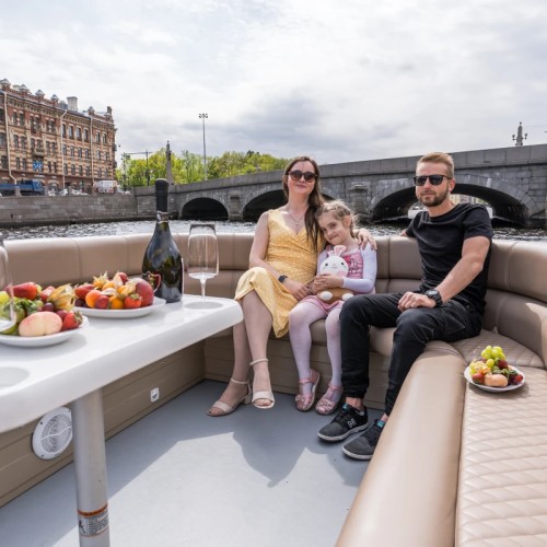 Вдоль Петроградской стороны на индивидуальной водной прогулке