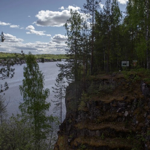 К водопаду Кивач, мрамору Белой горы и Поор-порогу — из Петрозаводска
