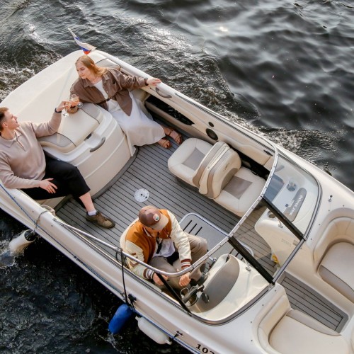 Петербург как на ладони: прогулка по рекам и каналам на катере «Сиеста»