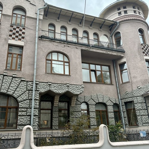 То или это... Противоречия Остоженки