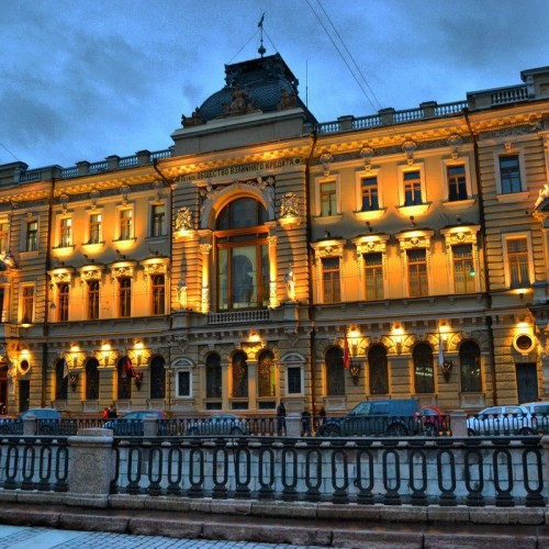 По берегам канала Грибоедова