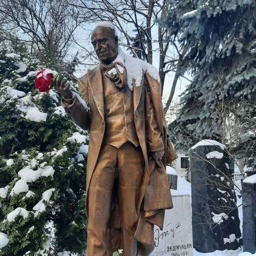 Новодевичье кладбище и Новодевичий монастырь: имена, легенды, судьбы