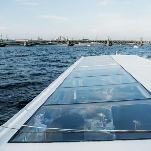 По Неве и каналам Петербурга — на теплоходе с аудиогидом