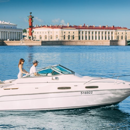 Ночь, катер, развод мостов