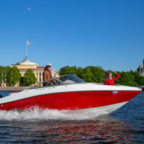 На катере — по Финскому заливу и центру города