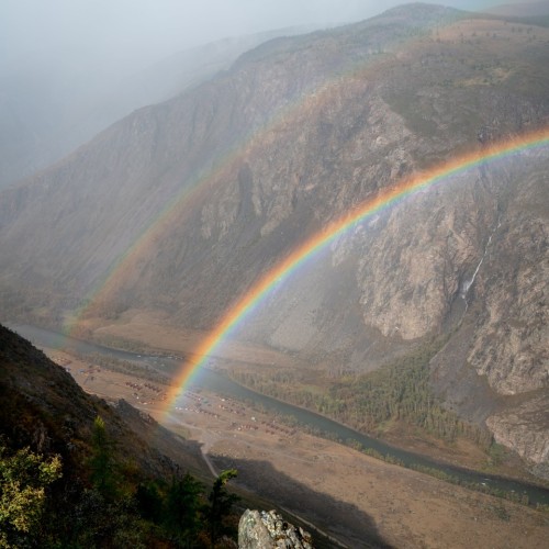 Алтай в красках мая: активное путешествие по знаковым локациям