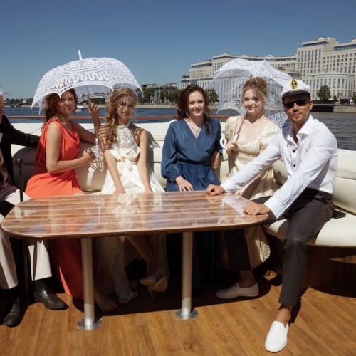 Северная Пальмира с борта катера в стиле 19 века