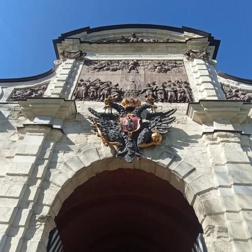 На автобусе — по Петербургу, пешком — по Петропавловской крепости (осмотр снаружи)