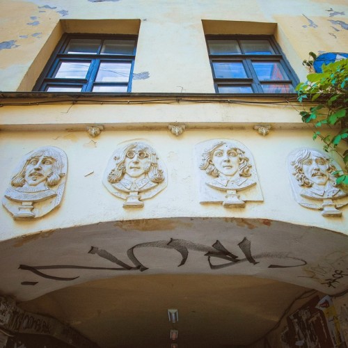 Петербург бунтарей: гопники, рокеры, классики