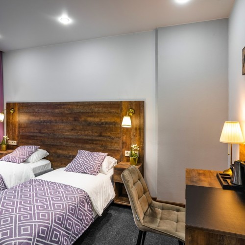 Активное путешествие на север Байкала с комфортом: прогулка на катере, рыбалка и природа