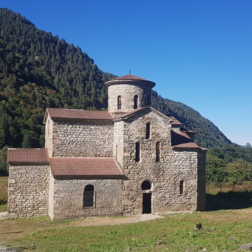 Архыз многоликий: долины, перевалы и канатка к вершинам