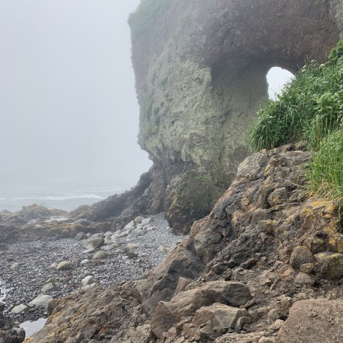 Вулканы, бухты и скалы острова Итуруп