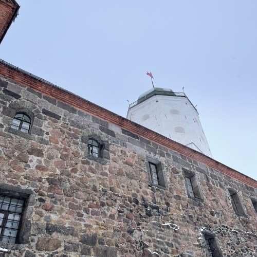 В старинный Выборг — на комфортабельном авто из Петербурга