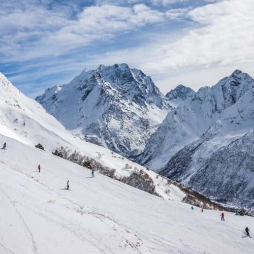 В Архыз и Домбай с комфортом: лыжи, квадроциклы, снегоходы и релакс в бане