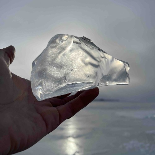 Зимняя рыбалка на льду Байкала своей компанией