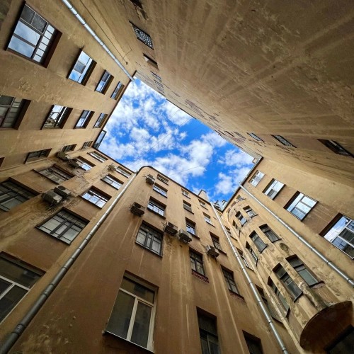 Секреты Петроградской стороны: дворы-колодцы, парадные и доходные дома