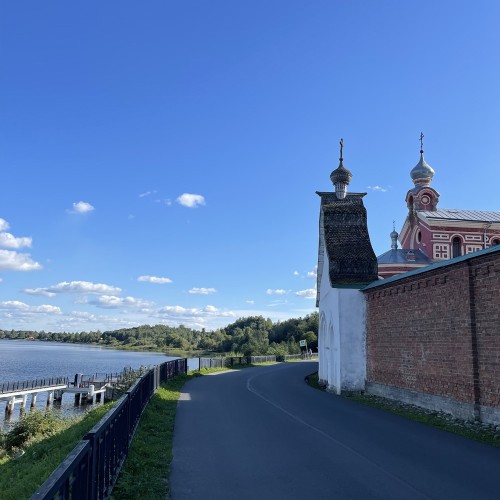 Из Петербурга к древним монастырям
