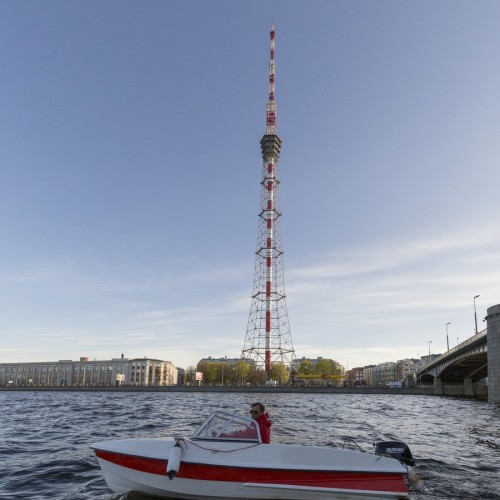 Катание на катере без капитана: по Финскому заливу и рукавам Невы