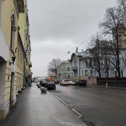 Гении, безумцы или функционеры: про литературу в центре Москвы