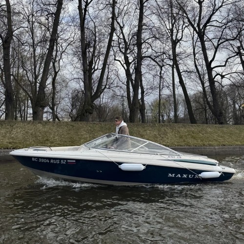 Санкт-Петербург с воды: аренда катера с капитаном