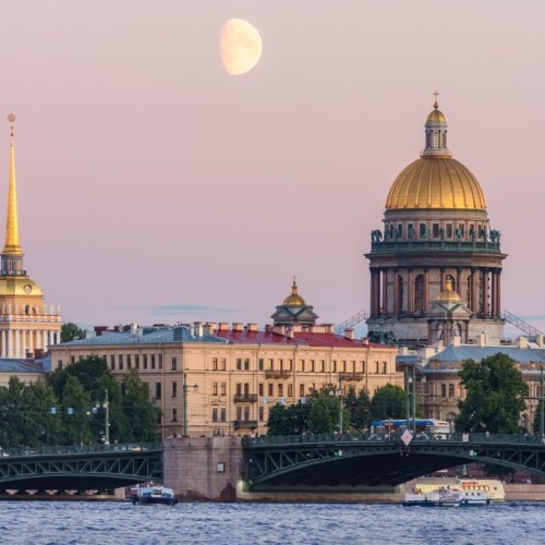 Петра творения за выходные из Москвы: Северная столица, Кронштадт, Петергоф
