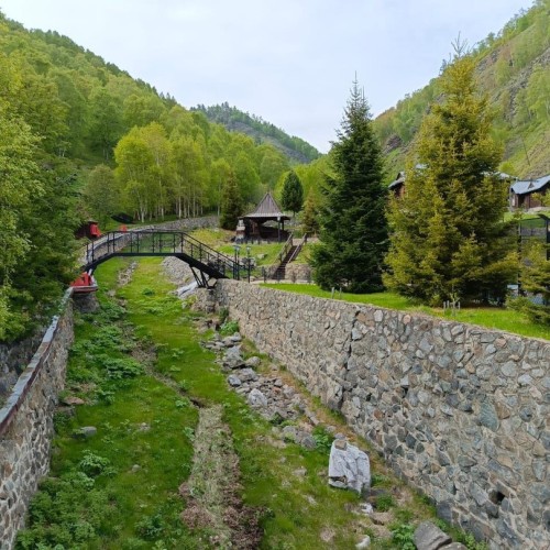 Летний Байкал: Листвянка и Ольхон, водные прогулки и КБЖД, музеи и треки по мысам