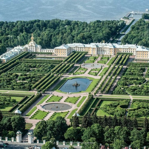 Над Петергофом — на самолёте!