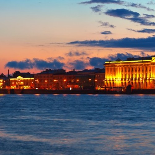 Петербург в летнюю ночь: атмосферная прогулка на катере и развод мостов