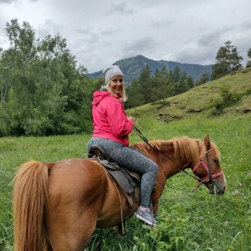 Семейный тур в Архыз с гидом-аниматором: несложные треккинги в живописных горах