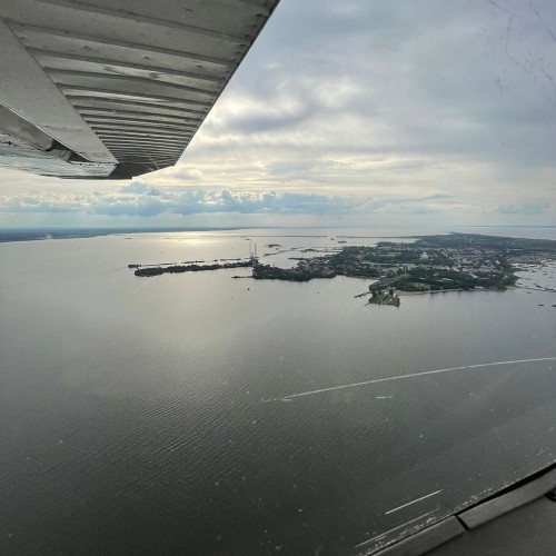 Над Петергофом — на самолёте!