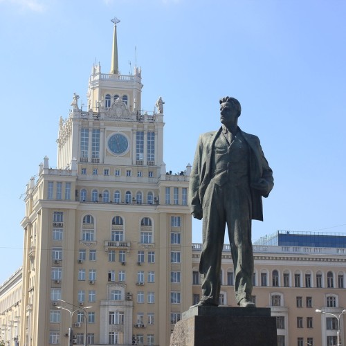 «Разрешите представиться. Маяковский»