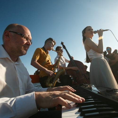 Плыви со звуком! Музыкальный рейс по каналам Петербурга