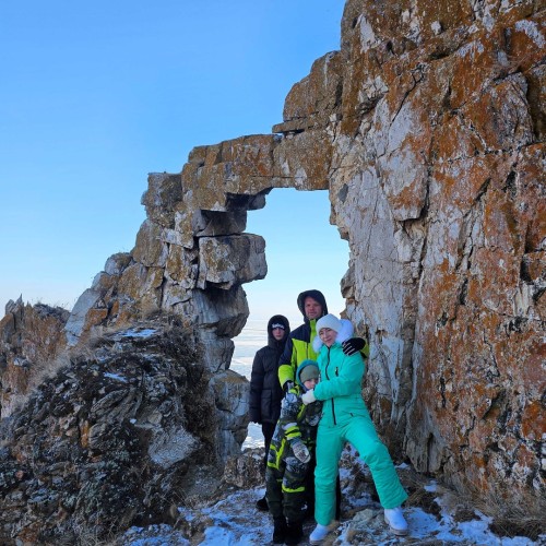 Лёд, мысы и  скалы: по Ольхону в мини-группе