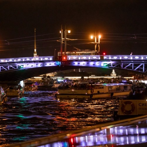 Музыка разводных мостов Петербурга: групповая прогулка на теплоходе
