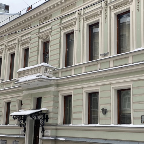 В тени Тверской: судьбы и эпохи