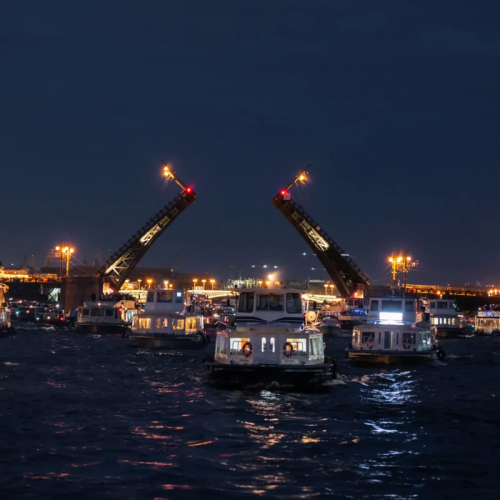 Балет металла и света: ночной круиз по Неве — с разводом мостов