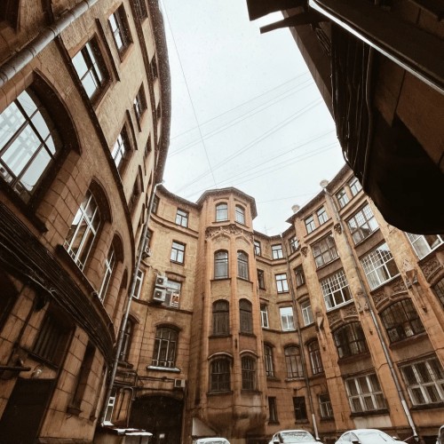 От Сенной до Коломны: тени Петербурга и ароматы прошлого