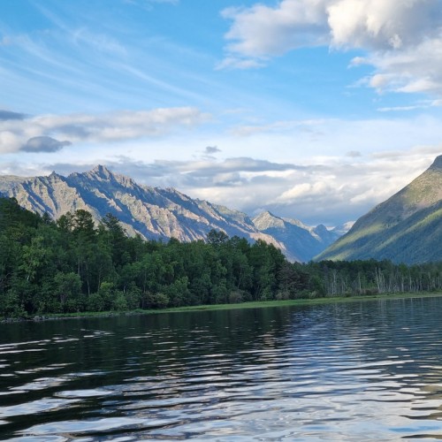 Активное путешествие на север Байкала с комфортом: прогулка на катере, рыбалка и природа