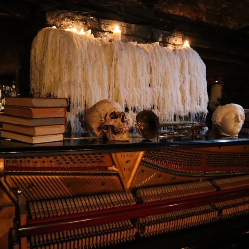 Декаданс и ренессанс: лекция-променад по необычным барам Петербурга (18+)