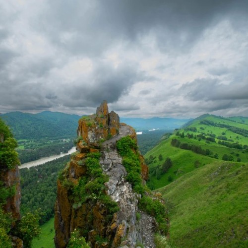 Алтайские горы, Чуйский тракт и Чемальский район: главные достопримечательности в экспресс-туре
