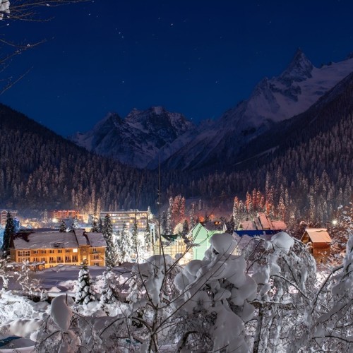 Приключение в горах Домбая и Архыза в мини-группе: прогулки, джипинг, катание верхом