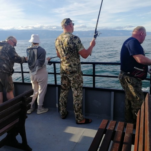 Богатство Байкала: рыбалка на реках и в диких местах на озере с катера