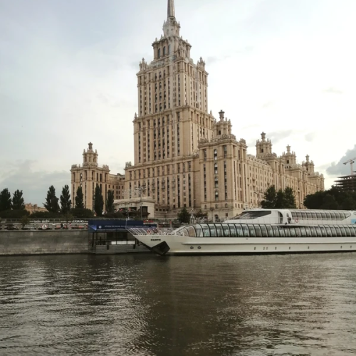 На речном трамвайчике от Киевского вокзала до парка «Фили»