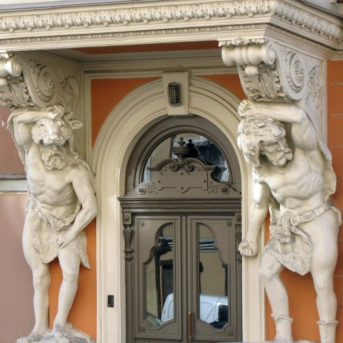 За угол от Невского проспекта: экскурсия по проходным дворам