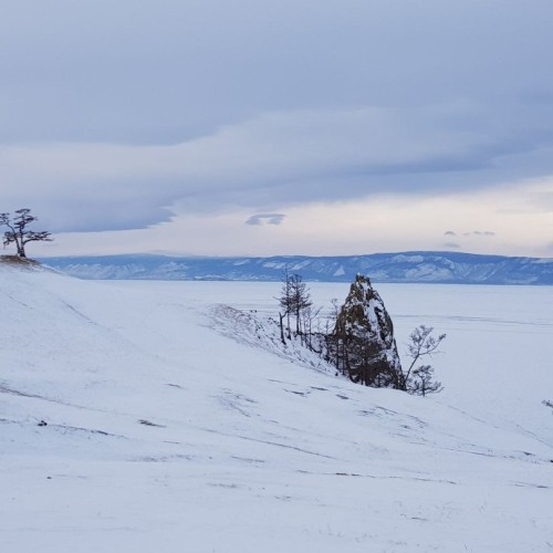 Активный тур на зимний Байкал: катание на снегоходе, хивусе и коньках и подлёдная рыбалка